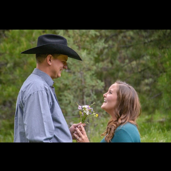 Meet your Posher, Larissa - Picture 2 of 5